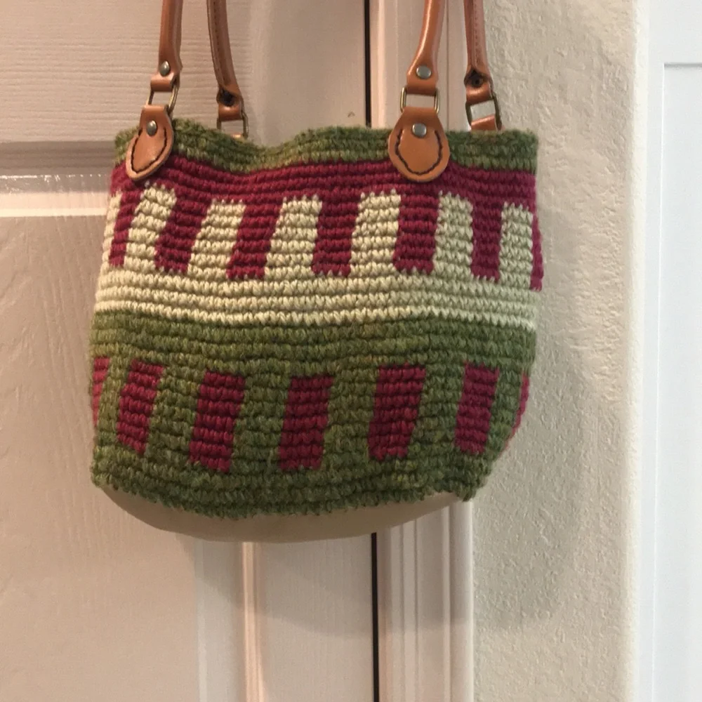 Handcrafted Crochet Green & Berry Tote Bag with Leather Handles - Picture 2 of 7